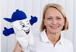 Dr. Engemann-Meyer in ihrer Praxis in D&uuml;sseldorf.